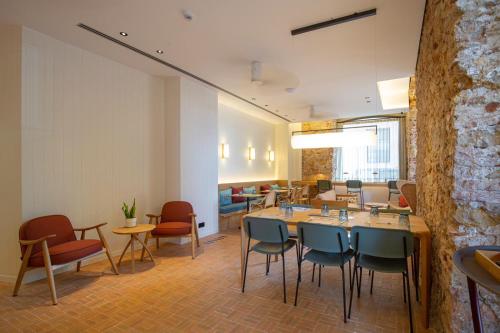 Бізнес Центр, Port Plaza Apartments in Таррагона