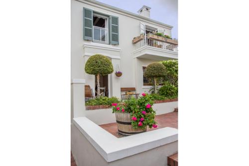 Charming Coastal Townhouse at The Majestic - Cape Town
