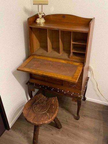 箱根湯本から一駅。大正〜昭和の家具に囲まれた、緑香るウッドテラスのある宿。高台から小田原の街を一望  箱根湯本から一駅。大正〜昭和の家具に囲まれた、緑香るウッドテラスのある宿。高台から小田原の街を一望