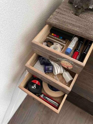 箱根湯本から一駅。大正〜昭和の家具に囲まれた、緑香るウッドテラスのある宿。高台から小田原の街を一望  箱根湯本から一駅。大正〜昭和の家具に囲まれた、緑香るウッドテラスのある宿。高台から小田原の街を一望