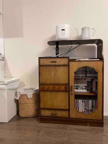 箱根湯本から一駅。大正〜昭和の家具に囲まれた、緑香るウッドテラスのある宿。高台から小田原の街を一望  箱根湯本から一駅。大正〜昭和の家具に囲まれた、緑香るウッドテラスのある宿。高台から小田原の街を一望