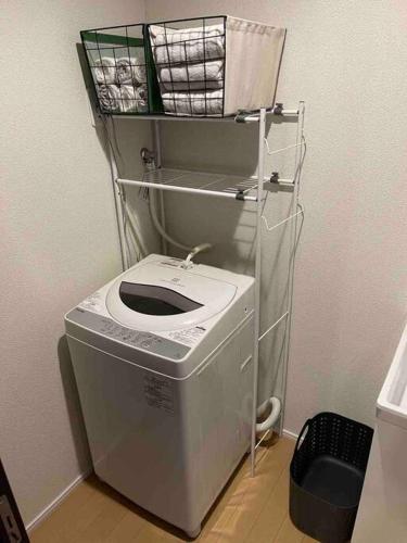 箱根湯本から一駅。大正〜昭和の家具に囲まれた、緑香るウッドテラスのある宿。高台から小田原の街を一望  箱根湯本から一駅。大正〜昭和の家具に囲まれた、緑香るウッドテラスのある宿。高台から小田原の街を一望