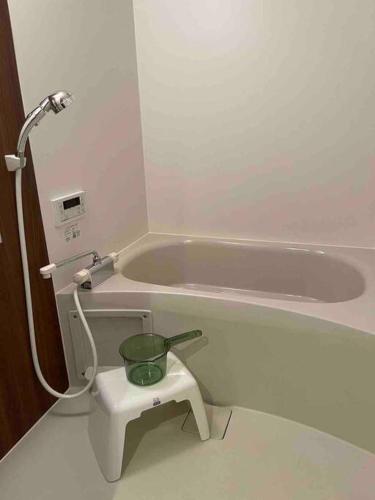 箱根湯本から一駅。大正〜昭和の家具に囲まれた、緑香るウッドテラスのある宿。高台から小田原の街を一望  箱根湯本から一駅。大正〜昭和の家具に囲まれた、緑香るウッドテラスのある宿。高台から小田原の街を一望