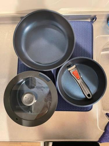 箱根湯本から一駅。大正〜昭和の家具に囲まれた、緑香るウッドテラスのある宿。高台から小田原の街を一望  箱根湯本から一駅。大正〜昭和の家具に囲まれた、緑香るウッドテラスのある宿。高台から小田原の街を一望