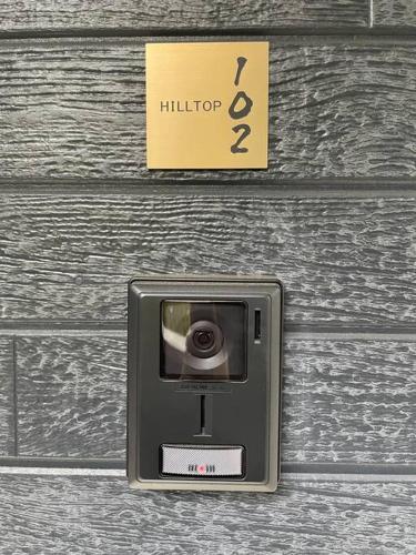 箱根湯本から一駅。大正〜昭和の家具に囲まれた、緑香るウッドテラスのある宿。高台から小田原の街を一望  箱根湯本から一駅。大正〜昭和の家具に囲まれた、緑香るウッドテラスのある宿。高台から小田原の街を一望