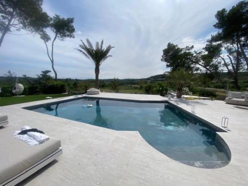 Swimming pool, Villa design vue panoramique near Parking du complexe sportif municipal