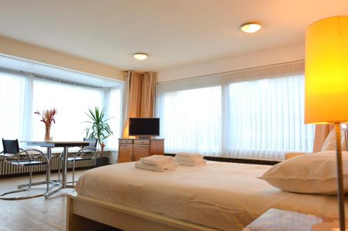 One-Bedroom Apartment image 9
