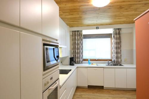 One-Bedroom Apartment image 6