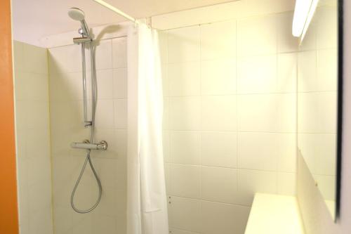 One-Bedroom Apartment image 3