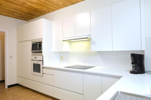 One-Bedroom Apartment image 7