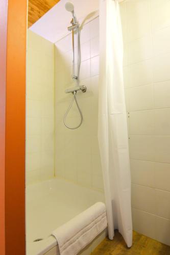 One-Bedroom Apartment image 2