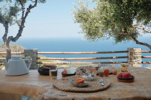 Alia´s sea view villa & studios in Apróvaton