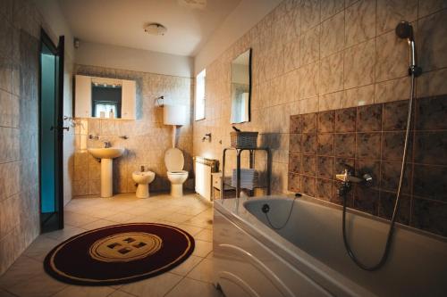 Three-Bedroom Villa image 1