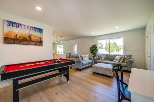 Sunny Arizona Retreat with Pool Table, Grill and Patio