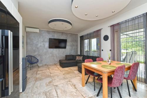Apartment 2284 in Ліжнян
