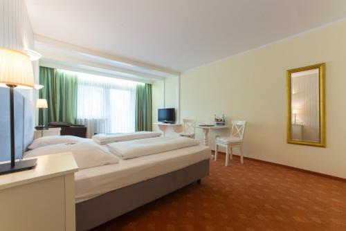 1 queen bed