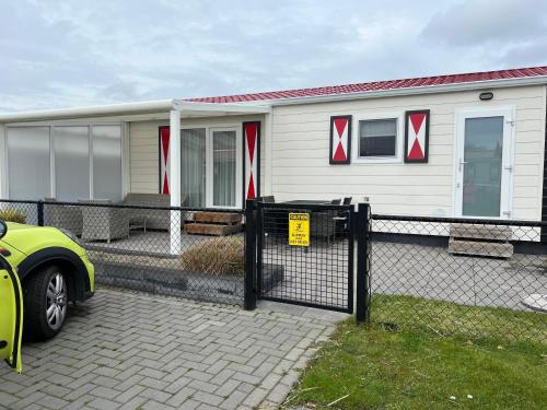  Chalet Zeeland, Unterkunft in Serooskerke