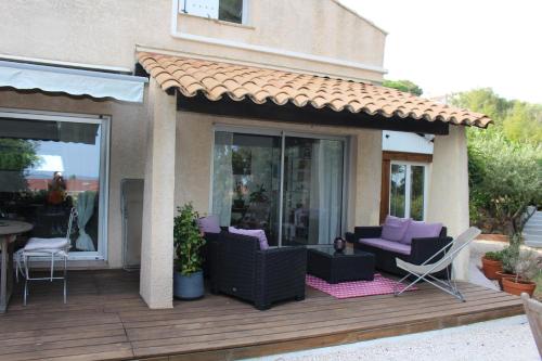 Petite villa dans copropriété avec piscine et vue mer. - Location saisonnière - Hyères