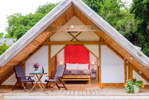 Killarney Glamping at the Grove, Suites and Lodges 5