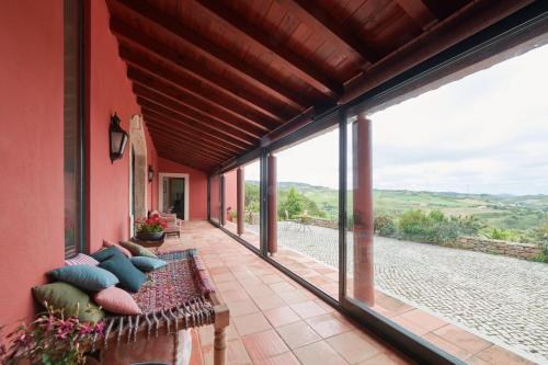 Erkély/terasz, 2BR Farmhouse with Swimming Pool, By TimeCooler in Sobral de Monte Agraco