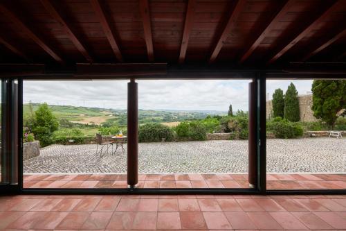 Erkély/terasz, 2BR Farmhouse with Swimming Pool, By TimeCooler in Sobral de Monte Agraco