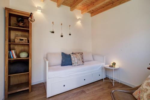 Comfortable Town House in Quiet Area by LovelyStay, Лиссабон (фото 7)