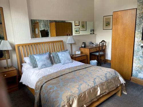 Knights Court - main image
