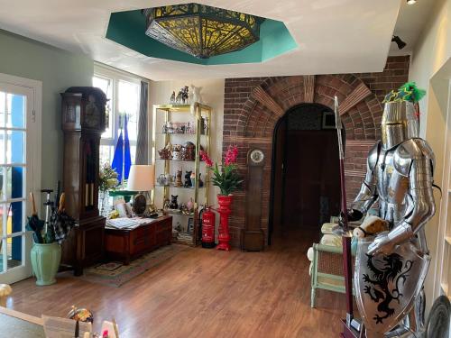 ทางเข้า, ไนท์ คอร์ท โฮเทล (Knights Court Hotel) in เกรท ยาร์เม้าส์