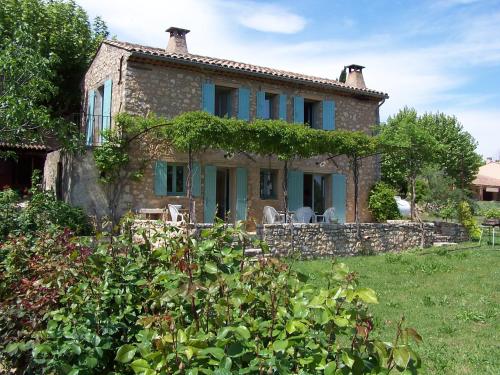 Les Vendangeurs, gîte au milieu des vignes face au Luberon