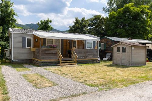 Grand Mobil Home 6 personnes climatisé avec 3 chambres et 2 salles de bains à Munster en Alsace