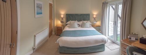 Waterfront House - image 2