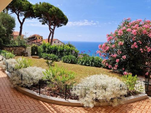 Giardino panoramico sul mare, un angolo di liguria