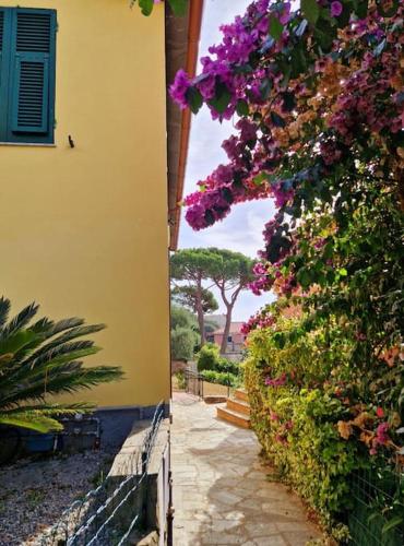 Giardino panoramico sul mare, un angolo di liguria