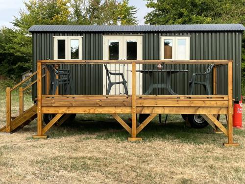 The Old Post Office - Luxurious Shepherds Hut 'Far From the Madding Crowd' based in rural Dorset. in Todber