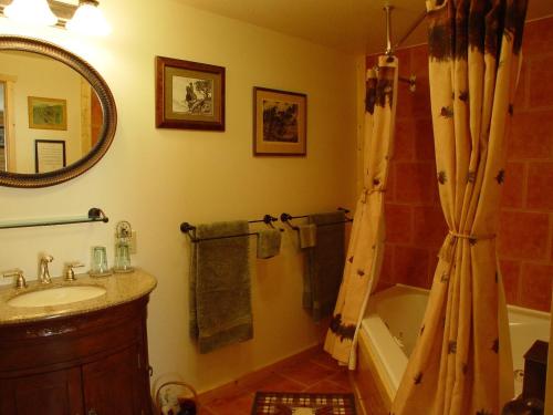 Blue Mountain Bed and Breakfast - image 8