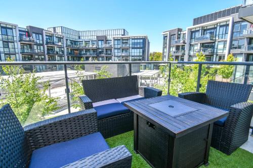 PET FRIENDLY CONDOS at FRIDAY HARBOUR in Innisfil (ON)
