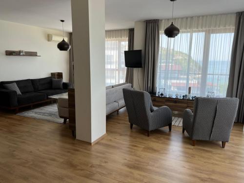 Shared lounge/TV area, Penthouse at White Cliffs in Byala