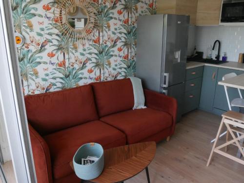 Joli studio vue Mont Saint Clair, parking, ménage et linge de lit inclus