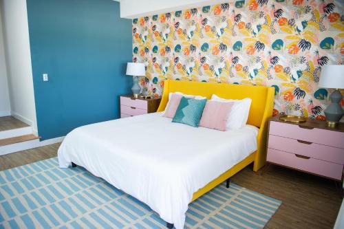 Sun Burst Inn - image 2
