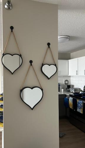 Cozy1 BDRM apartment Located In The Heart Of Downtown Oak Park by Glow & Explore in Oak Park, USA
