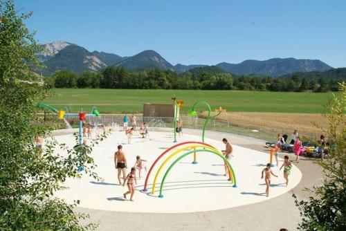 Воден парк, Camping l'Hirondelle Drôme (Camping l'Hirondelle Drome) in Menglon