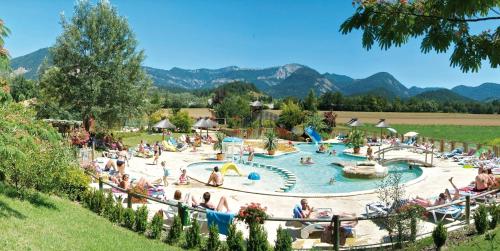 Camping l'Hirondelle Drôme - Camping - Menglon