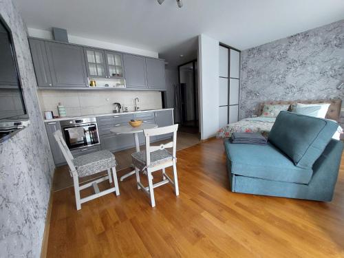 New apartment in the city center, free parking