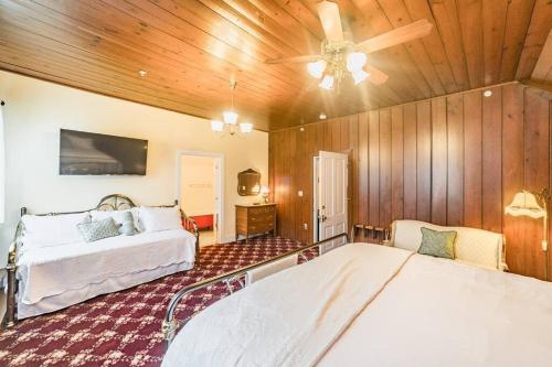 The Long Run - 2 CA King Sized Beds+ - Sleeps 8-10