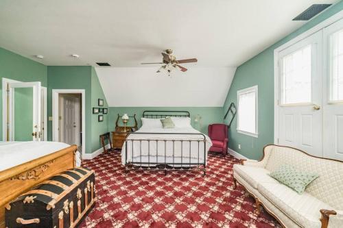 The Long Run - 2 CA King Sized Beds+ - Sleeps 8-10