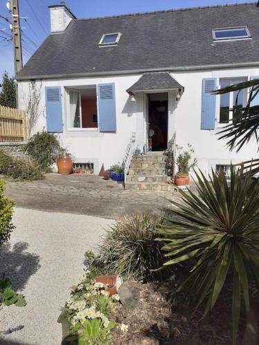 Petit nid des années 30 sur les hauts de Morlaix gîte à louer Morlaix