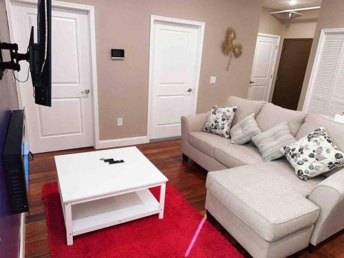 504 Luxe 1BDR APT in center city photo 1