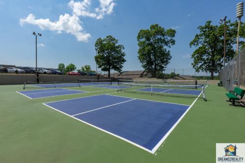 2BR Walk-In Condo at Pointe Royale - 2 Pools - FREE ATTRACTION TICKETS INCLUDED -PR63-3 in Branson, USA