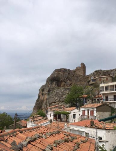 Chora Samothrakis, House with courtyard