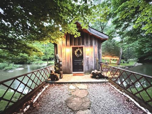 Unique Nostalgic Experience Aug Dates Available in New Albany, USA